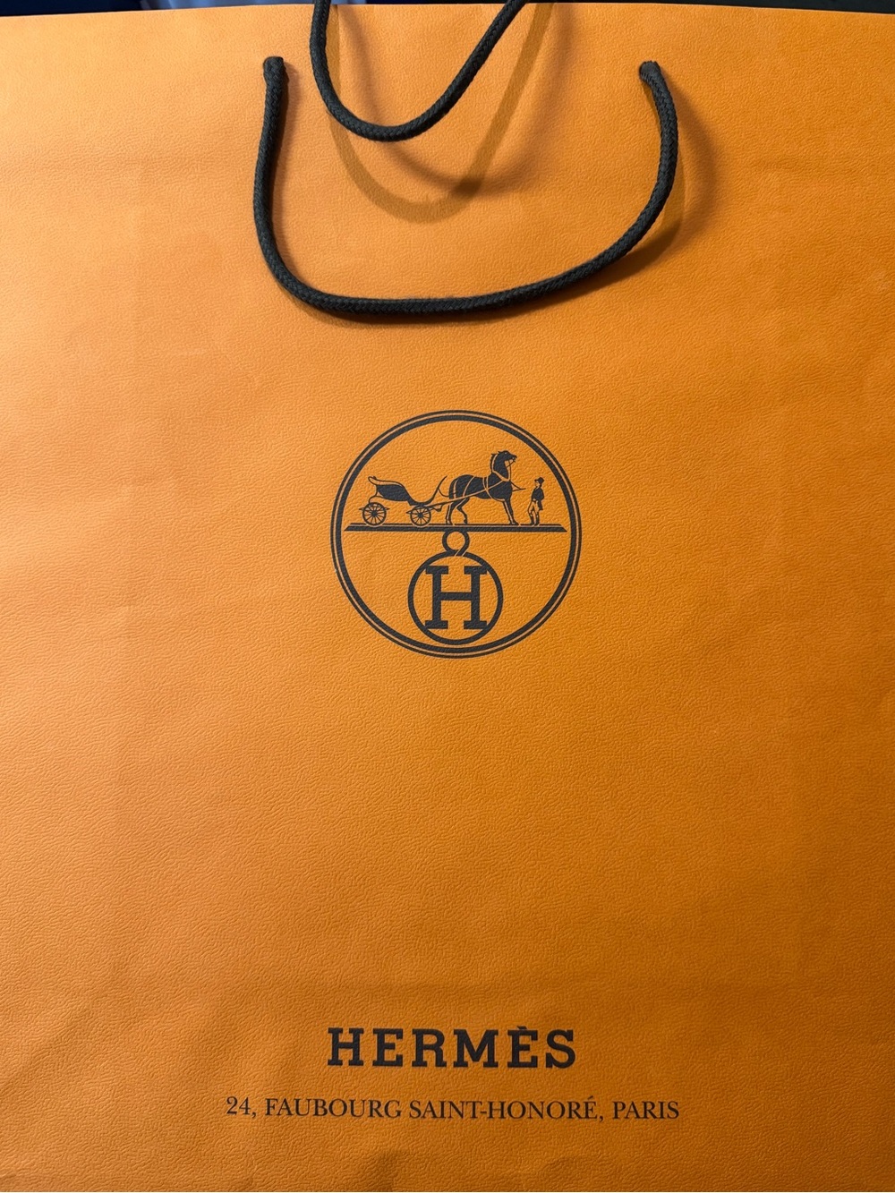 Hermes 💯% Authentic iconic luxury paper shopping bag. Like New Ideal for gifting